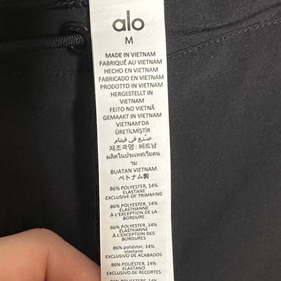ALO YOGA 2025 Megastar Cargo Pant Black Sz M $138 {R29} - Picture 5 of 6